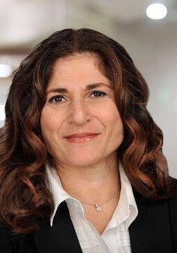 Christine Baran Headshot